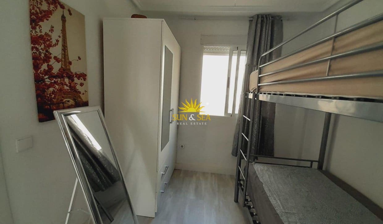 2 sovrum Lägenhet till salu i Torrevieja med pool - 125 000 € (Ref: 9830116)