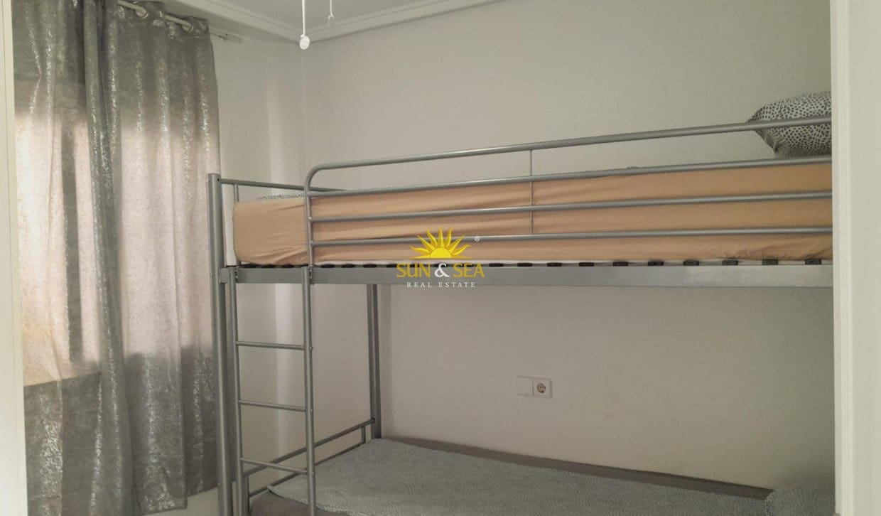 2 sovrum Lägenhet till salu i Torrevieja med pool - 125 000 € (Ref: 9830116)