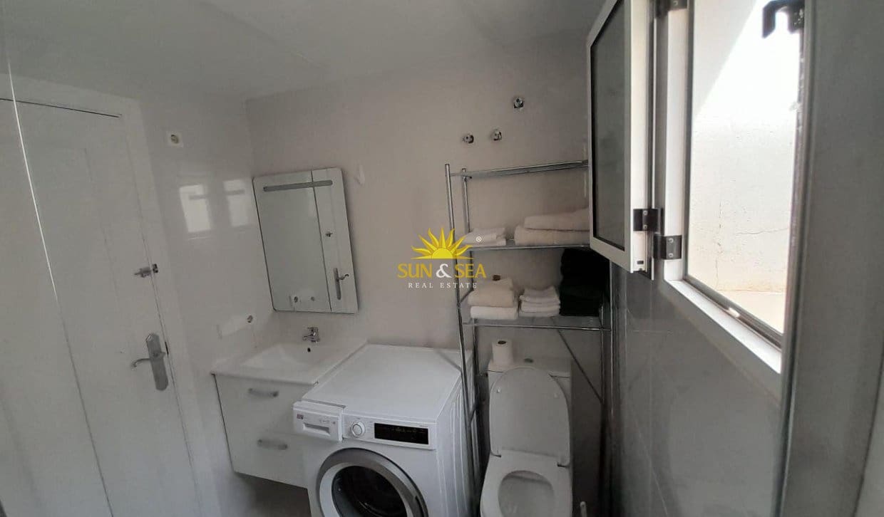2 sovrum Lägenhet till salu i Torrevieja med pool - 125 000 € (Ref: 9830116)