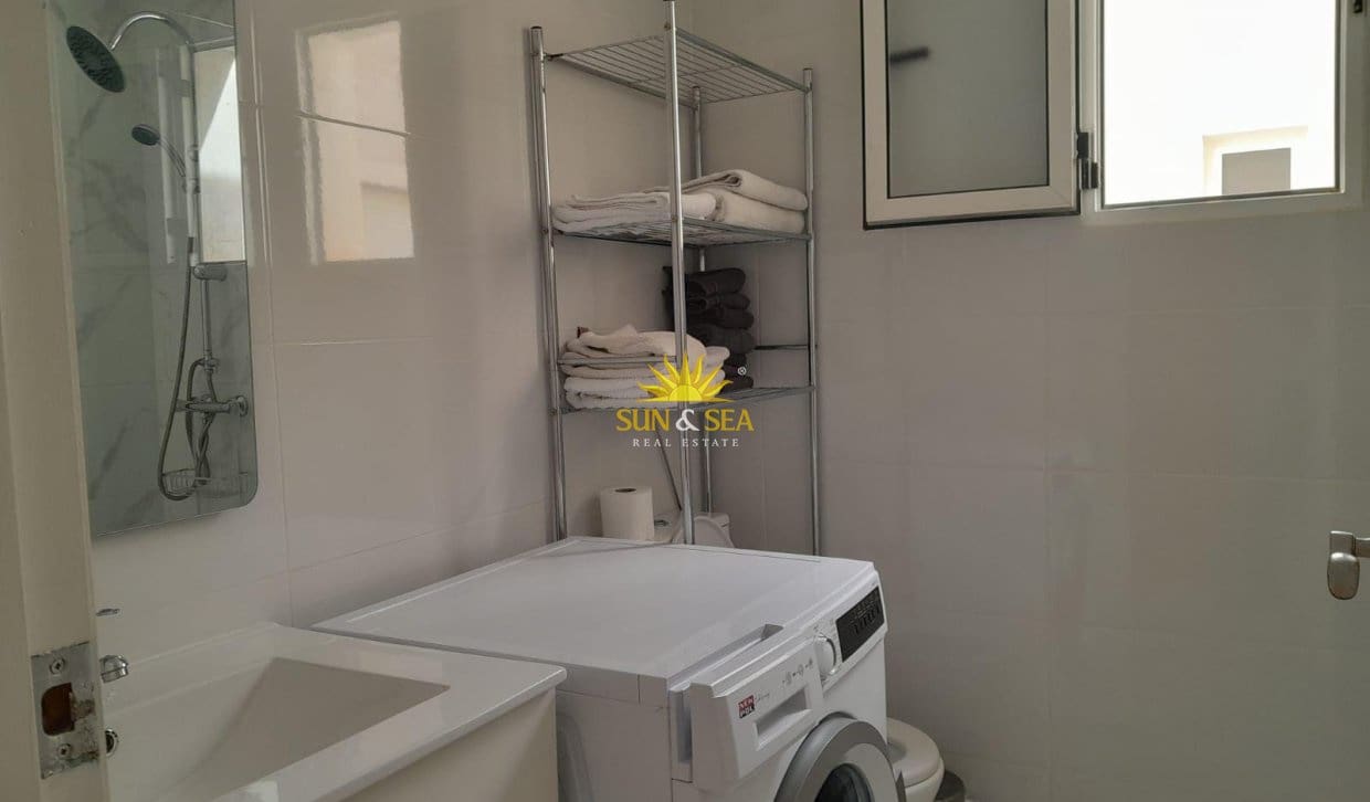 2 sovrum Lägenhet till salu i Torrevieja med pool - 125 000 € (Ref: 9830116)
