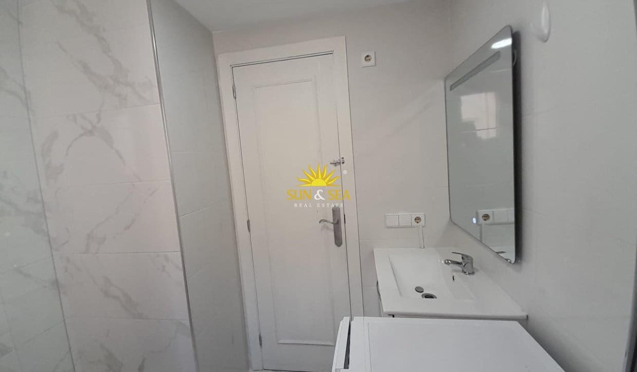 2 sovrum Lägenhet till salu i Torrevieja med pool - 125 000 € (Ref: 9830116)
