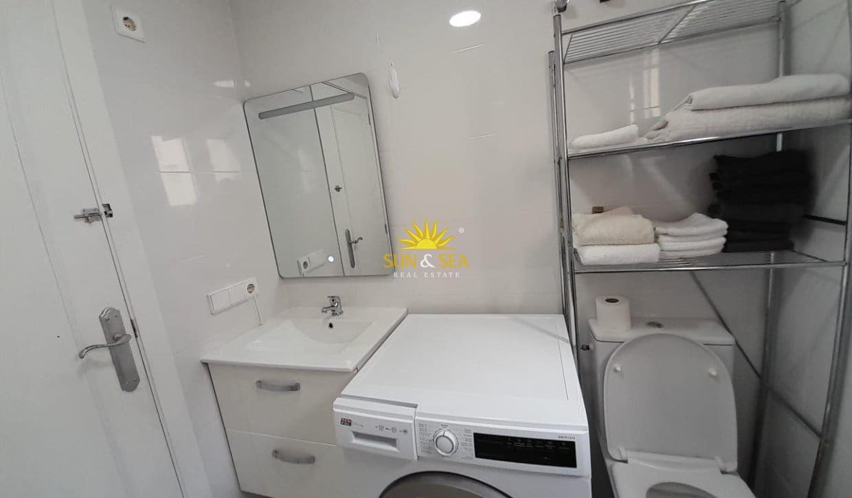 2 sovrum Lägenhet till salu i Torrevieja med pool - 125 000 € (Ref: 9830116)