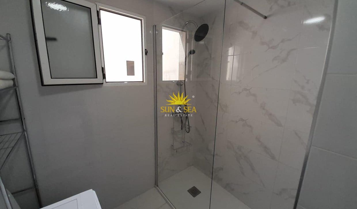 2 sovrum Lägenhet till salu i Torrevieja med pool - 125 000 € (Ref: 9830116)