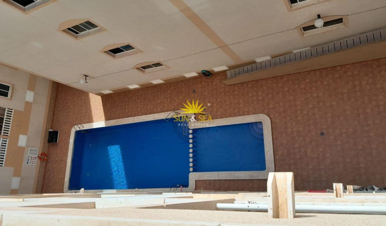 2 sovrum Lägenhet till salu i Torrevieja med pool - 125 000 € (Ref: 9830116)