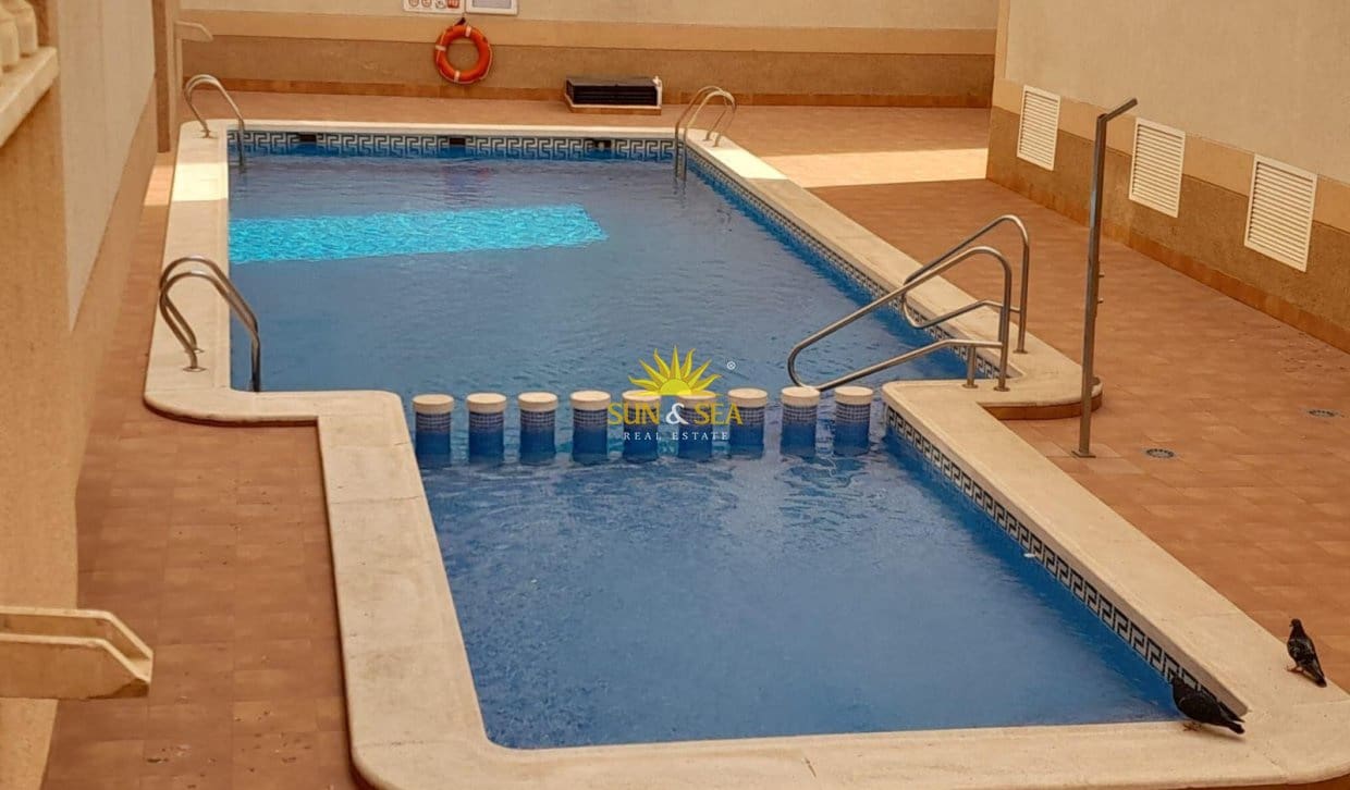 2 sovrum Lägenhet till salu i Torrevieja med pool - 125 000 € (Ref: 9830116)