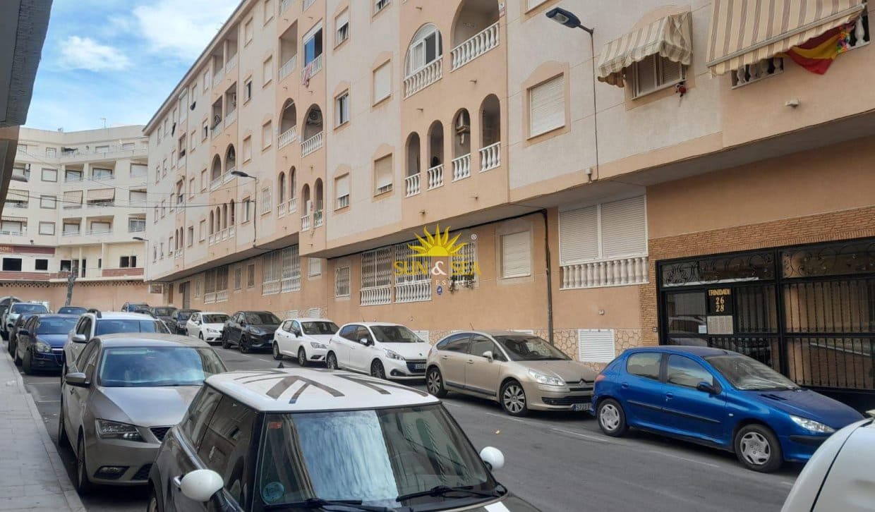 2 sovrum Lägenhet till salu i Torrevieja med pool - 125 000 € (Ref: 9830116)