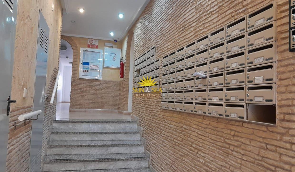2 sovrum Lägenhet till salu i Torrevieja med pool - 125 000 € (Ref: 9830116)
