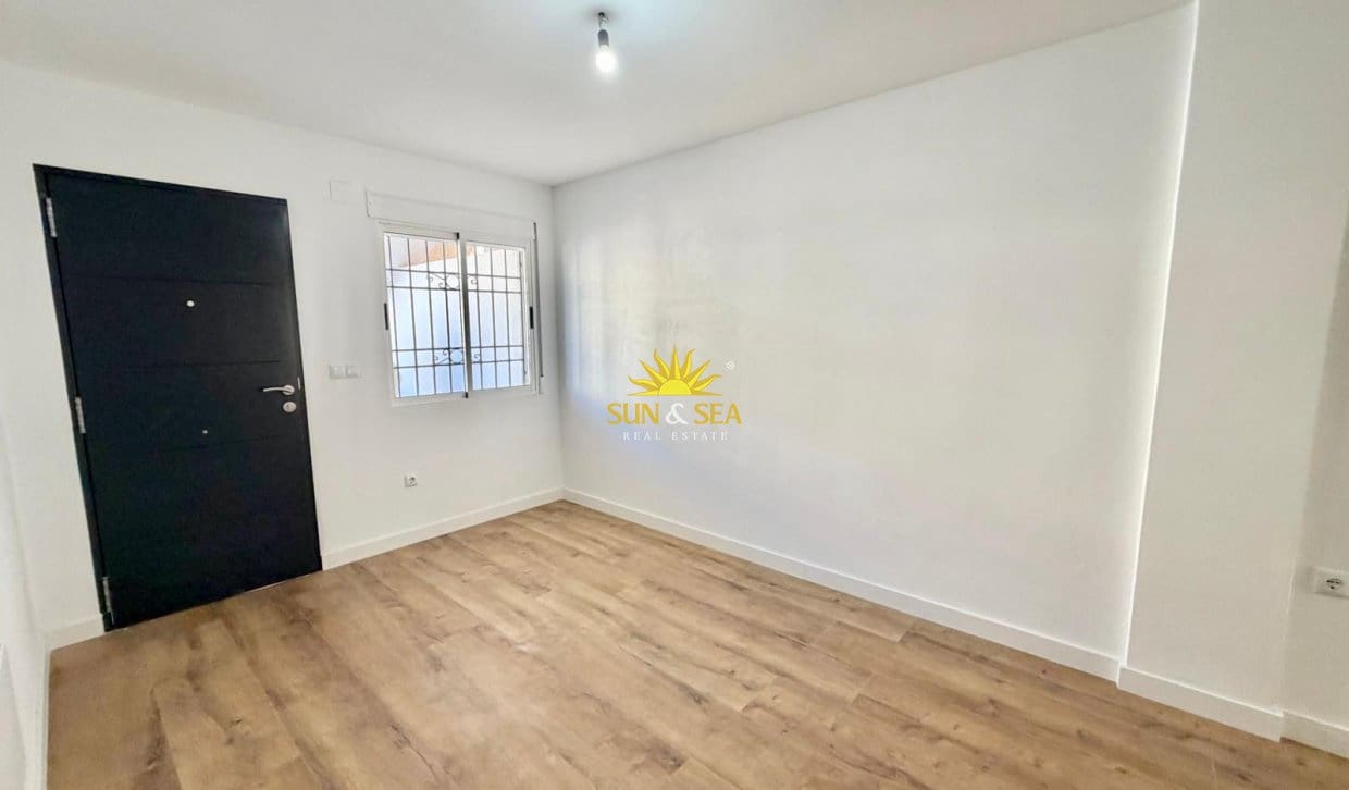 2 slaapkamer Huis te koop in Torrevieja met zwembad garage - € 165.000 (Ref: 9830286)