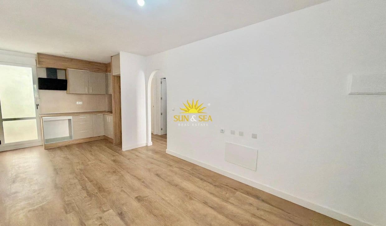 2 slaapkamer Huis te koop in Torrevieja met zwembad garage - € 165.000 (Ref: 9830286)