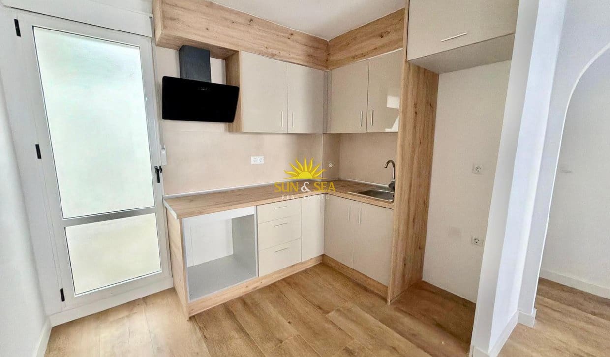 2 slaapkamer Huis te koop in Torrevieja met zwembad garage - € 165.000 (Ref: 9830286)