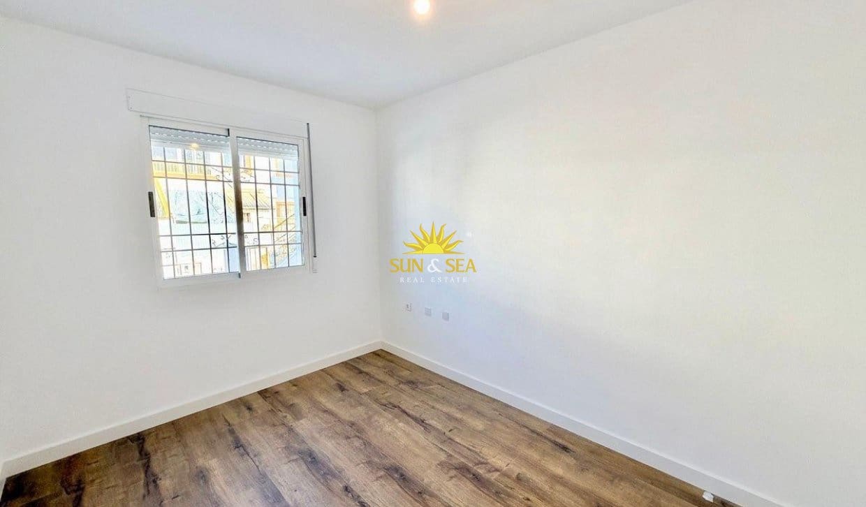 2 slaapkamer Huis te koop in Torrevieja met zwembad garage - € 165.000 (Ref: 9830286)
