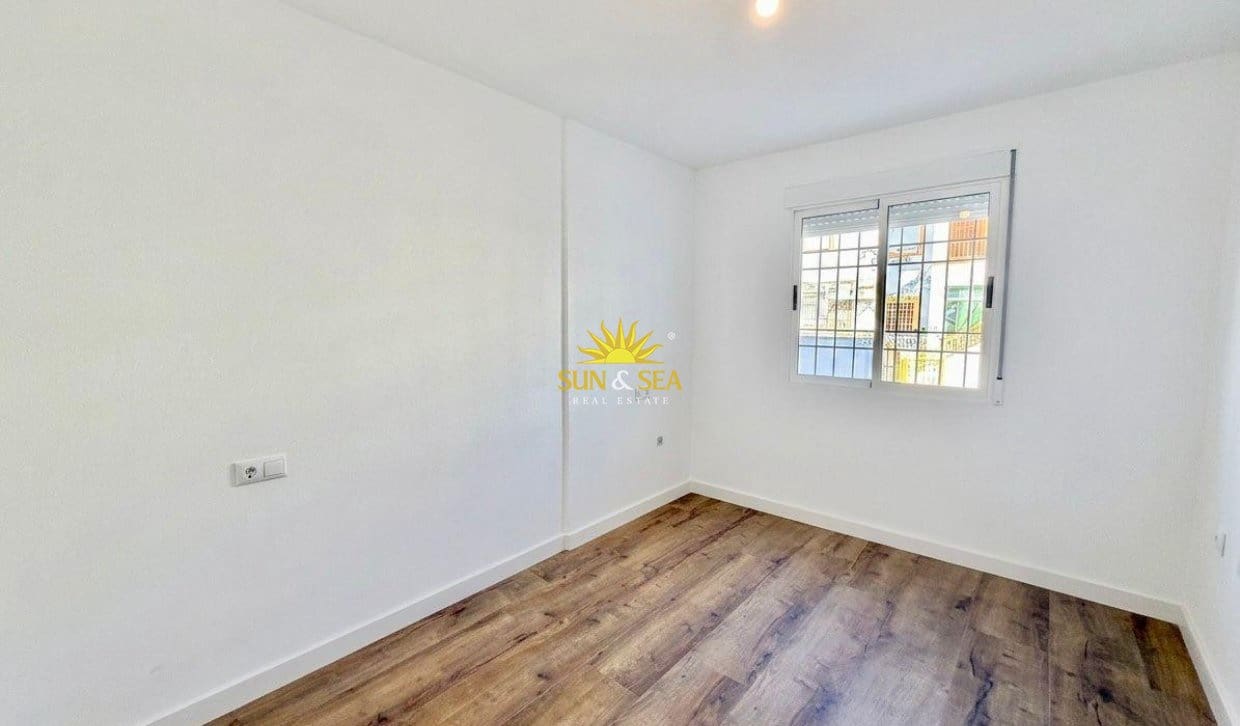 2 slaapkamer Huis te koop in Torrevieja met zwembad garage - € 165.000 (Ref: 9830286)