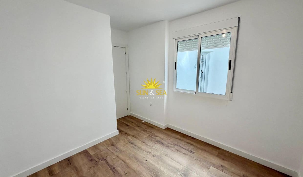 2 slaapkamer Huis te koop in Torrevieja met zwembad garage - € 165.000 (Ref: 9830286)