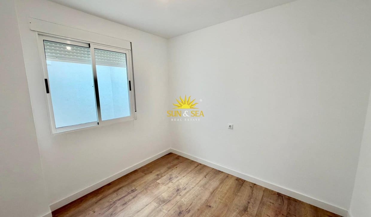 2 slaapkamer Huis te koop in Torrevieja met zwembad garage - € 165.000 (Ref: 9830286)