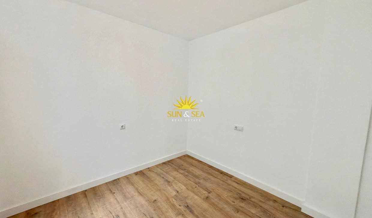 2 slaapkamer Huis te koop in Torrevieja met zwembad garage - € 165.000 (Ref: 9830286)