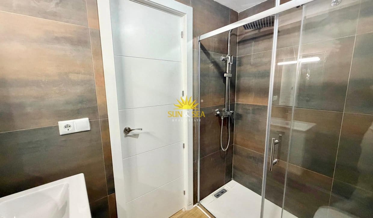 2 slaapkamer Huis te koop in Torrevieja met zwembad garage - € 165.000 (Ref: 9830286)