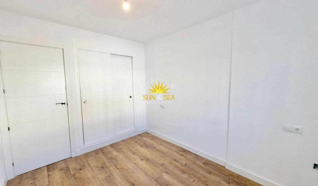 2 slaapkamer Huis te koop in Torrevieja met zwembad garage - € 165.000 (Ref: 9830286)
