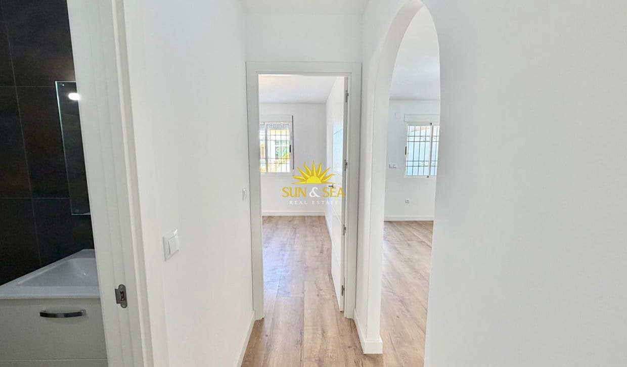2 slaapkamer Huis te koop in Torrevieja met zwembad garage - € 165.000 (Ref: 9830286)