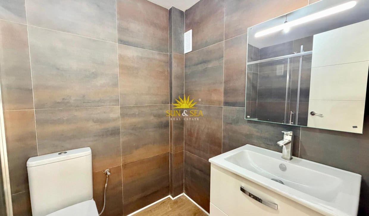 2 slaapkamer Huis te koop in Torrevieja met zwembad garage - € 165.000 (Ref: 9830286)