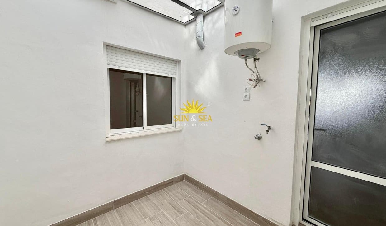 2 slaapkamer Huis te koop in Torrevieja met zwembad garage - € 165.000 (Ref: 9830286)