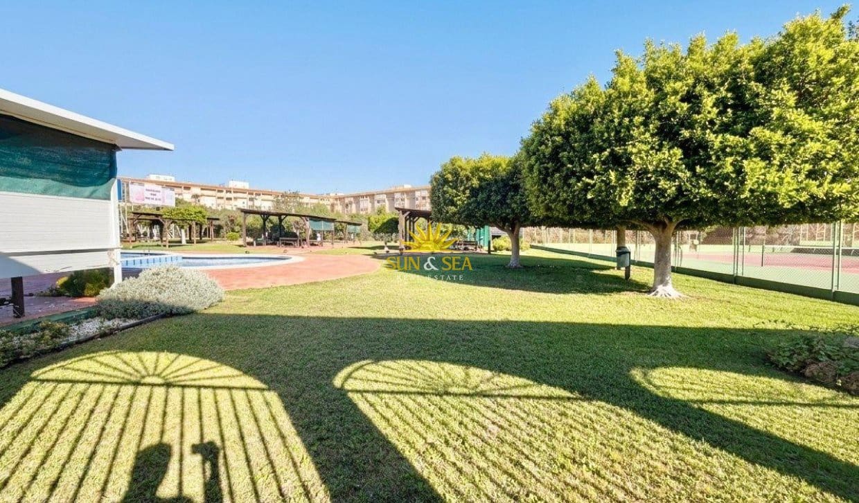 2 slaapkamer Huis te koop in Torrevieja met zwembad garage - € 165.000 (Ref: 9830286)