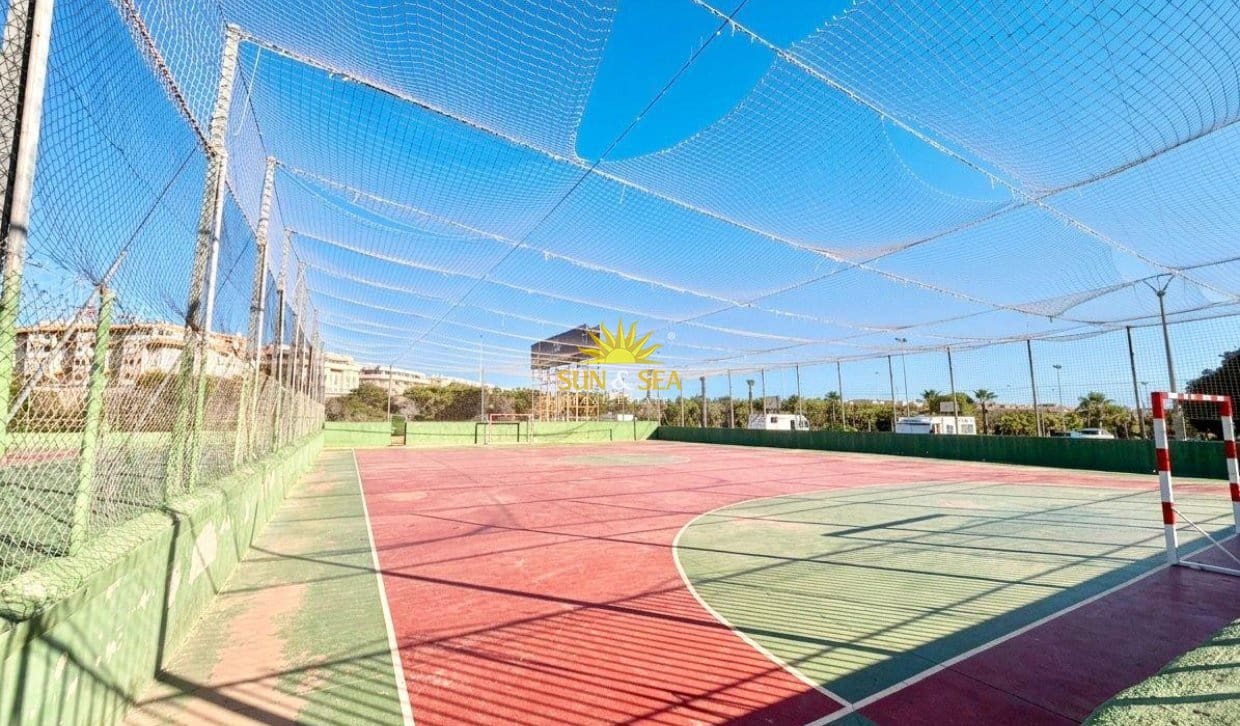 2 slaapkamer Huis te koop in Torrevieja met zwembad garage - € 165.000 (Ref: 9830286)