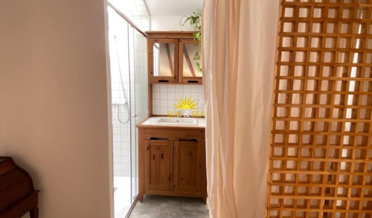 Estudio de 1 habitación en Alicante / Alacant ciudad en alquiler - 800 € (Ref: 9830379)