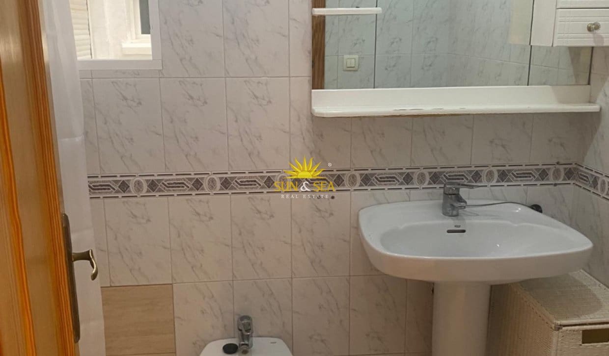 2 sypialnia Apartament do wynajęcia w Torrevieja - 800 € (Ref: 9830442)