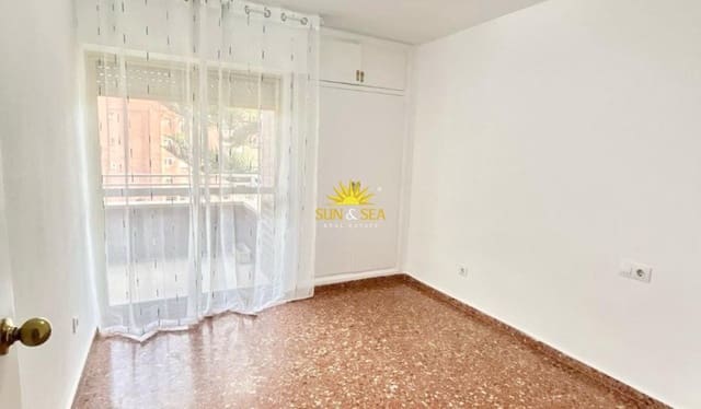 Appartement de 4 chambres à louer à Cartagena Ciudad, Carthagène - 900 € (Ref: 9831994)