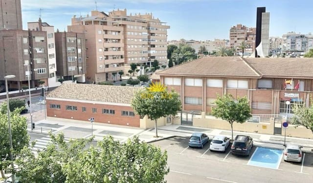 Appartement de 4 chambres à louer à Cartagena Ciudad, Carthagène - 900 € (Ref: 9831994)