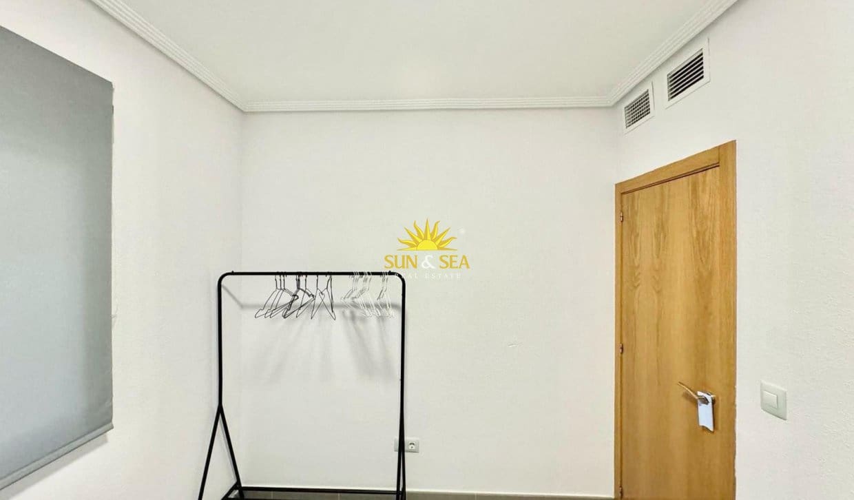 2 bedroom Apartment for rent in Guardamar del Segura - € 900 (Ref: 9832313)