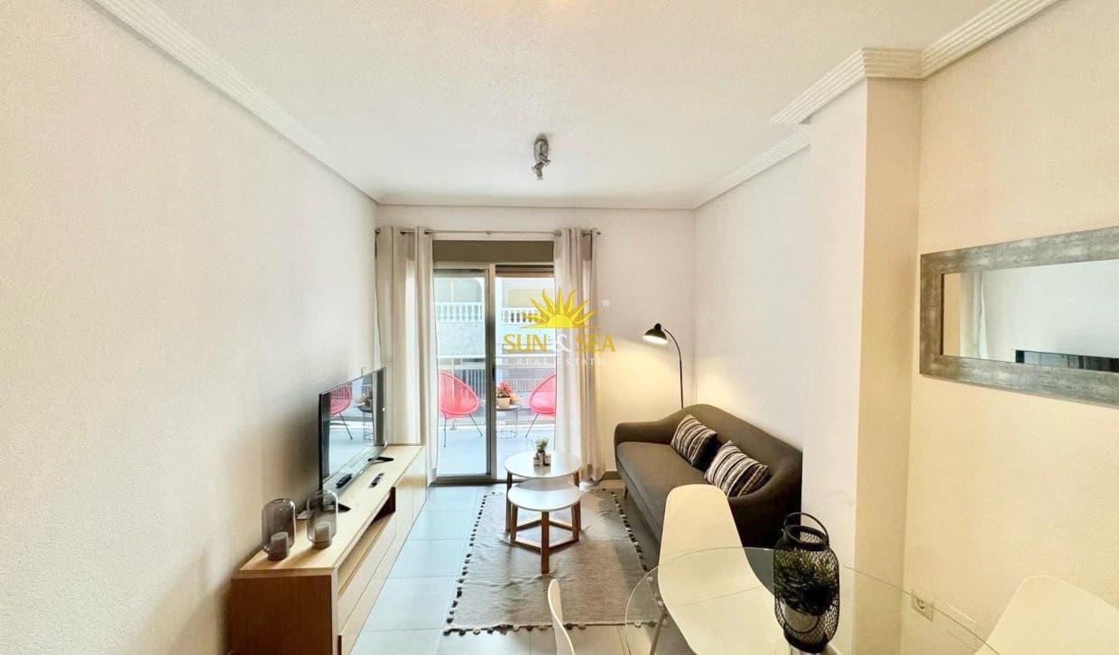 2 bedroom Apartment for rent in Guardamar del Segura - € 900 (Ref: 9832313)
