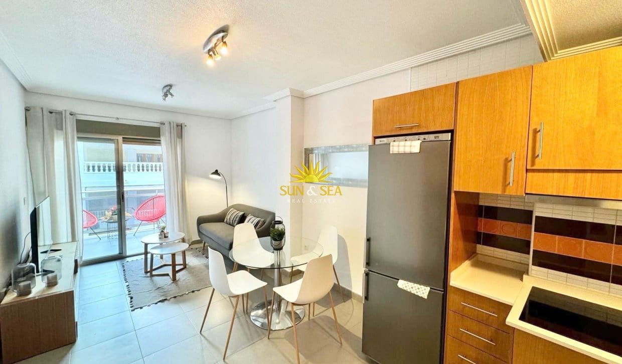 2 bedroom Apartment for rent in Guardamar del Segura - € 900 (Ref: 9832313)