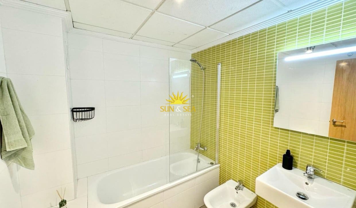 2 bedroom Apartment for rent in Guardamar del Segura - € 900 (Ref: 9832313)