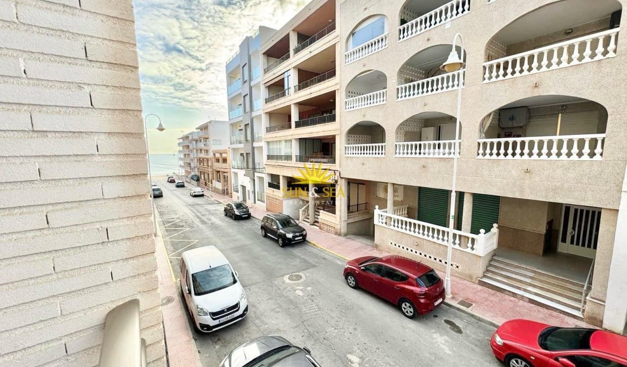 2 bedroom Apartment for rent in Guardamar del Segura - € 900 (Ref: 9832313)