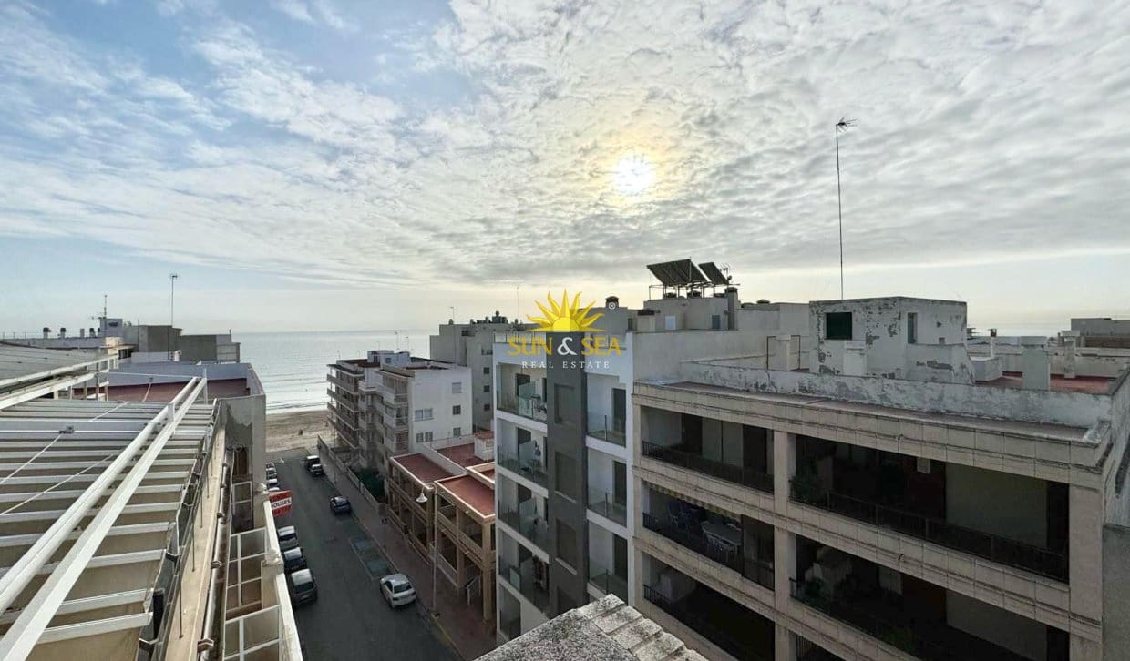 2 bedroom Apartment for rent in Guardamar del Segura - € 900 (Ref: 9832313)
