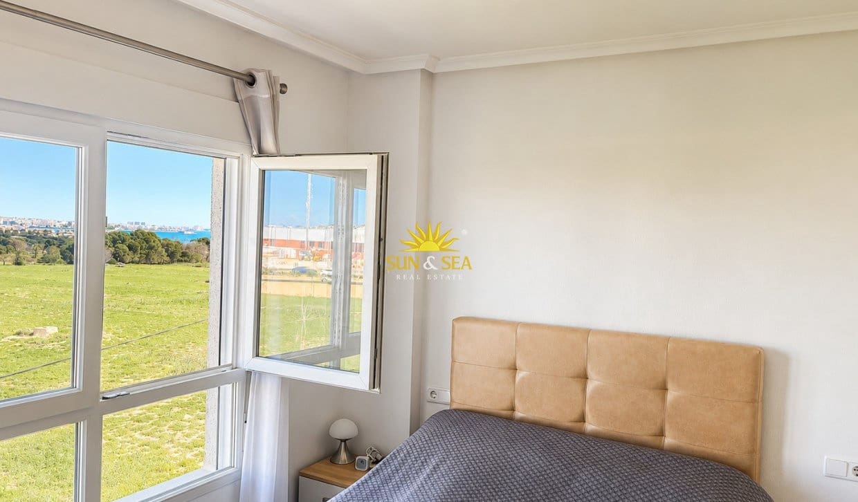 2 bedroom Apartment for sale in Orihuela Costa with pool - € 165,000 (Ref: 9832754)