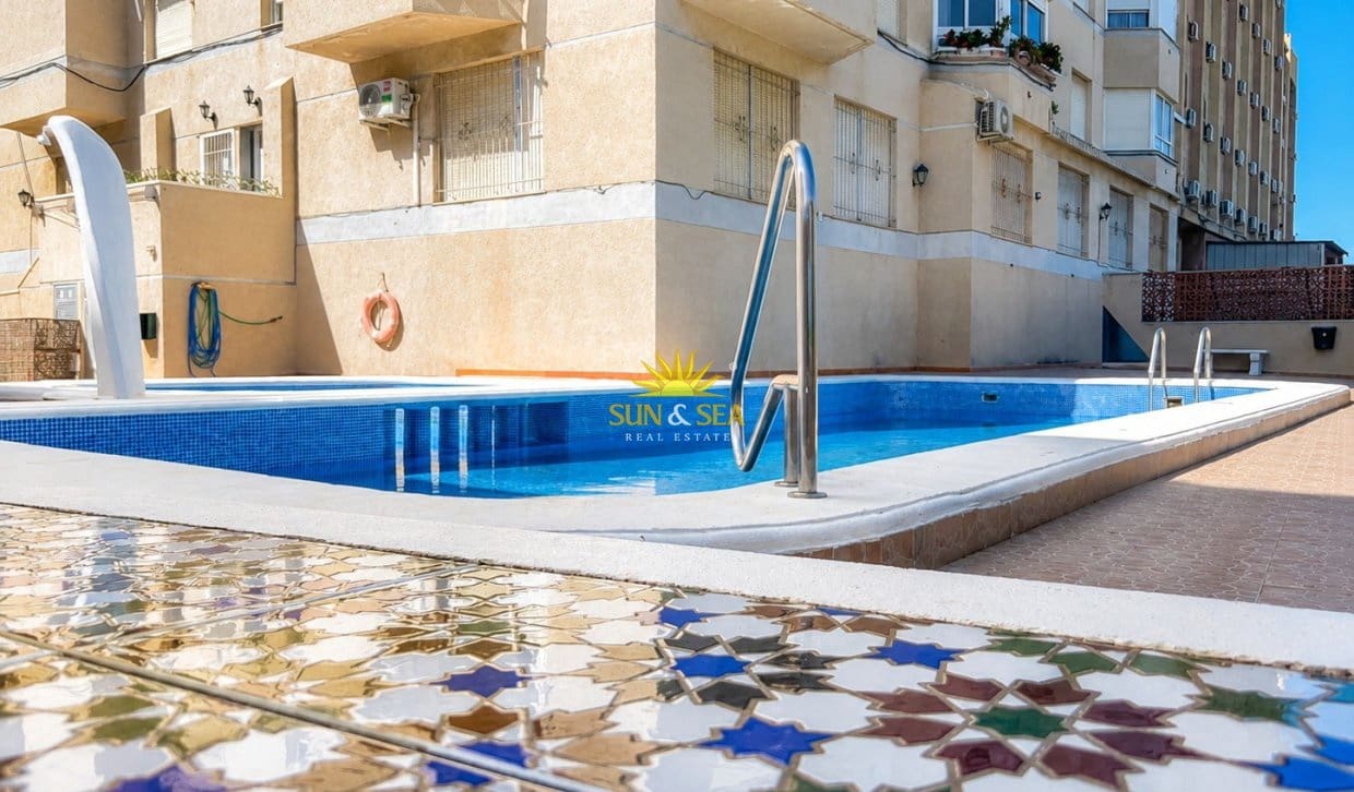 2 bedroom Apartment for sale in Orihuela Costa with pool - € 165,000 (Ref: 9832754)