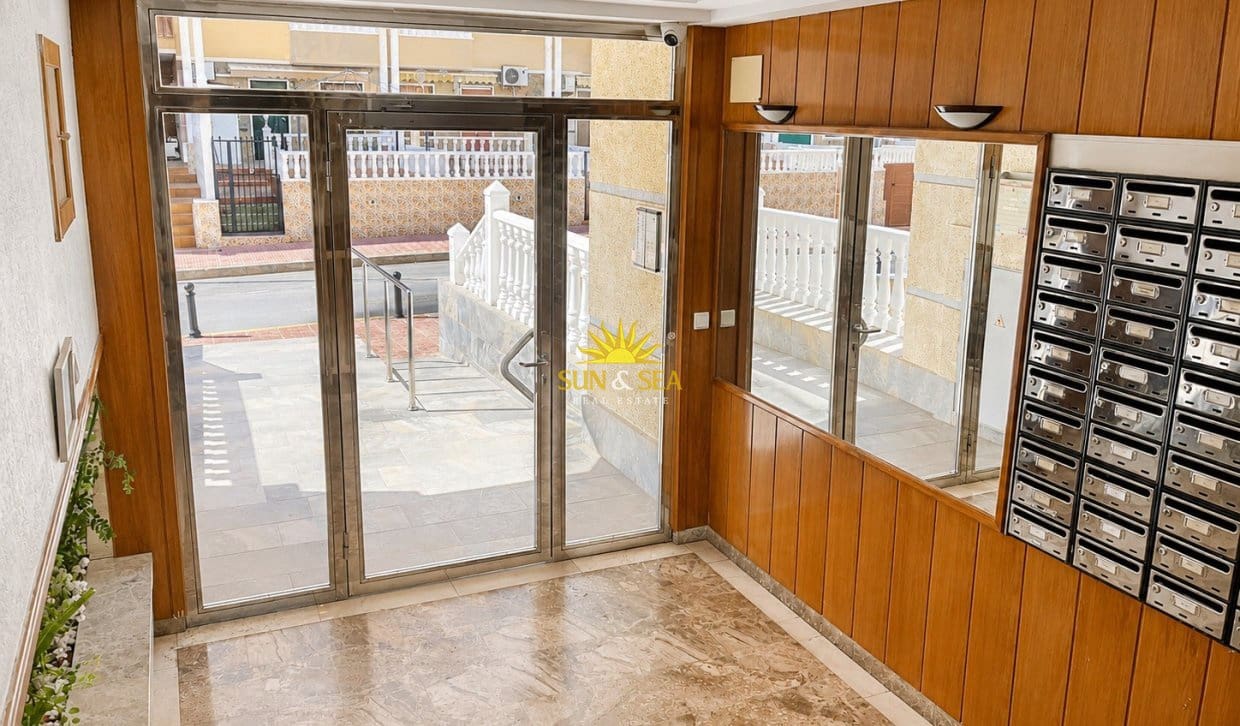 2 bedroom Apartment for sale in Orihuela Costa with pool - € 165,000 (Ref: 9832754)