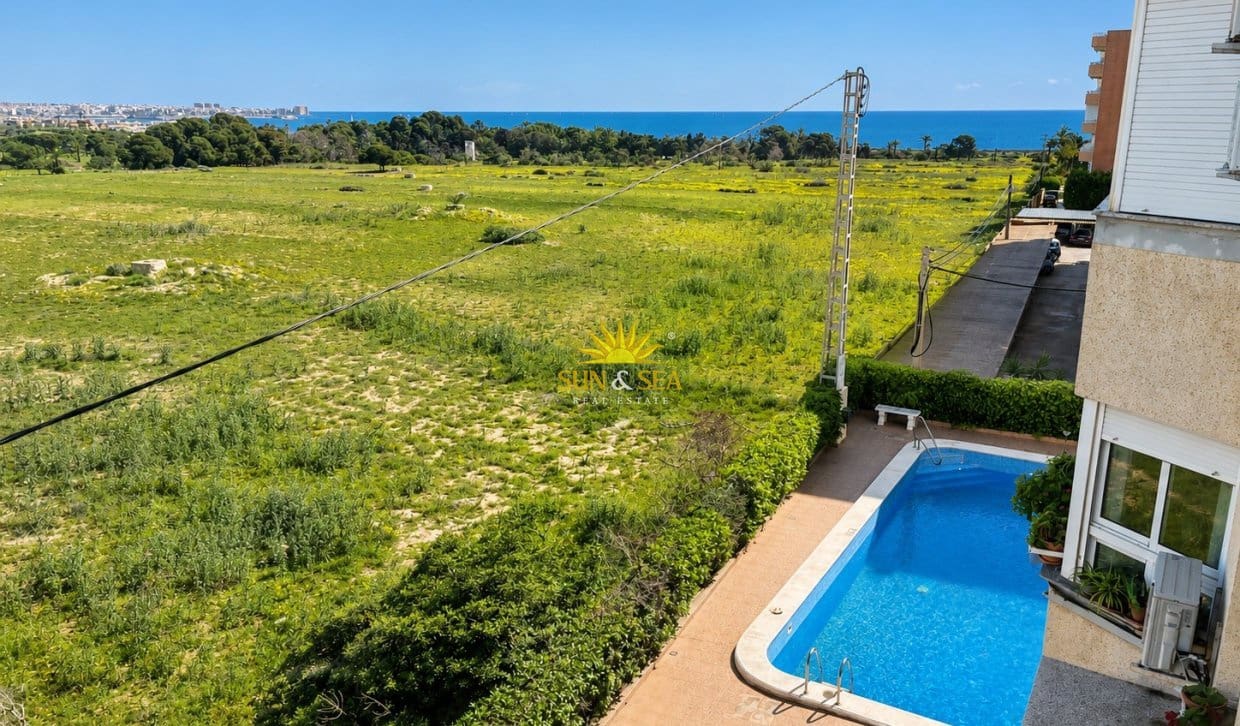 2 bedroom Apartment for sale in Orihuela Costa with pool - € 165,000 (Ref: 9832754)