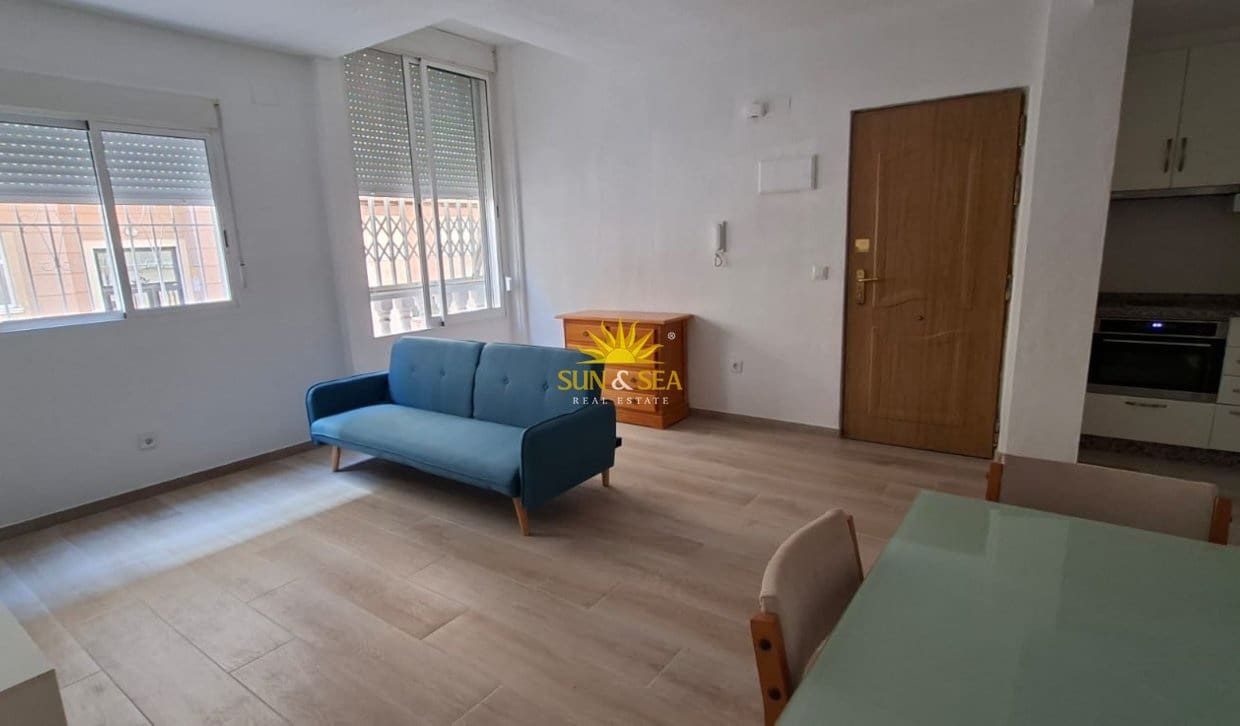 2 slaapkamer Appartement te huur in Torrevieja met zwembad - € 880 (Ref: 9833029)