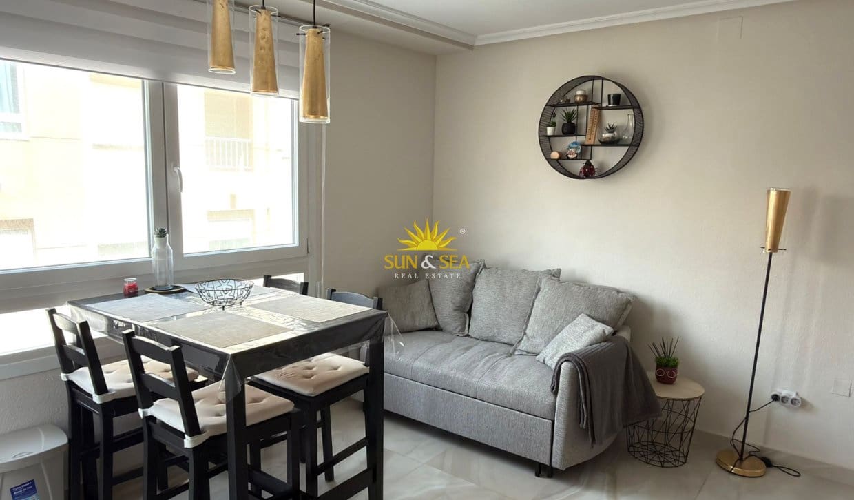 2 Zimmer Apartment zu vermieten in Torrevieja mit Garage - 950 € (Ref: 9834046)