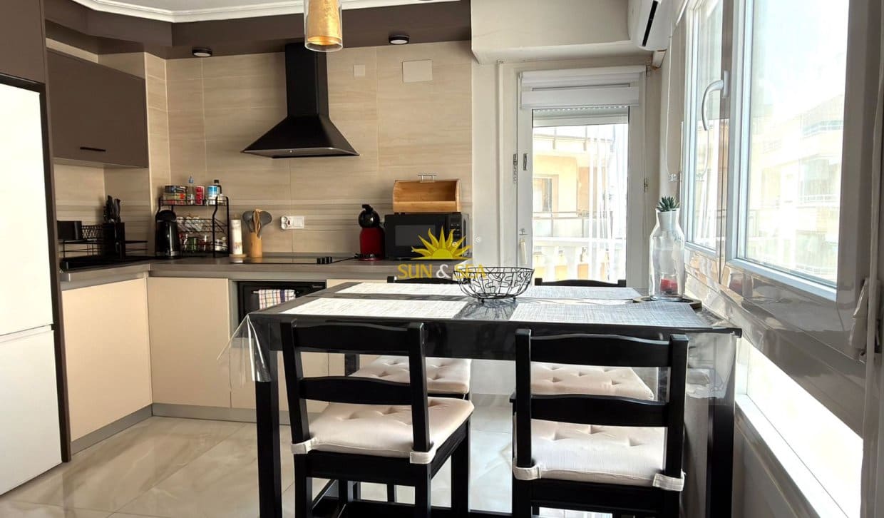 2 Zimmer Apartment zu vermieten in Torrevieja mit Garage - 950 € (Ref: 9834046)