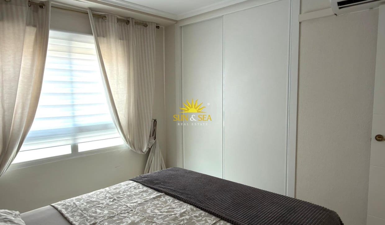 2 Zimmer Apartment zu vermieten in Torrevieja mit Garage - 950 € (Ref: 9834046)