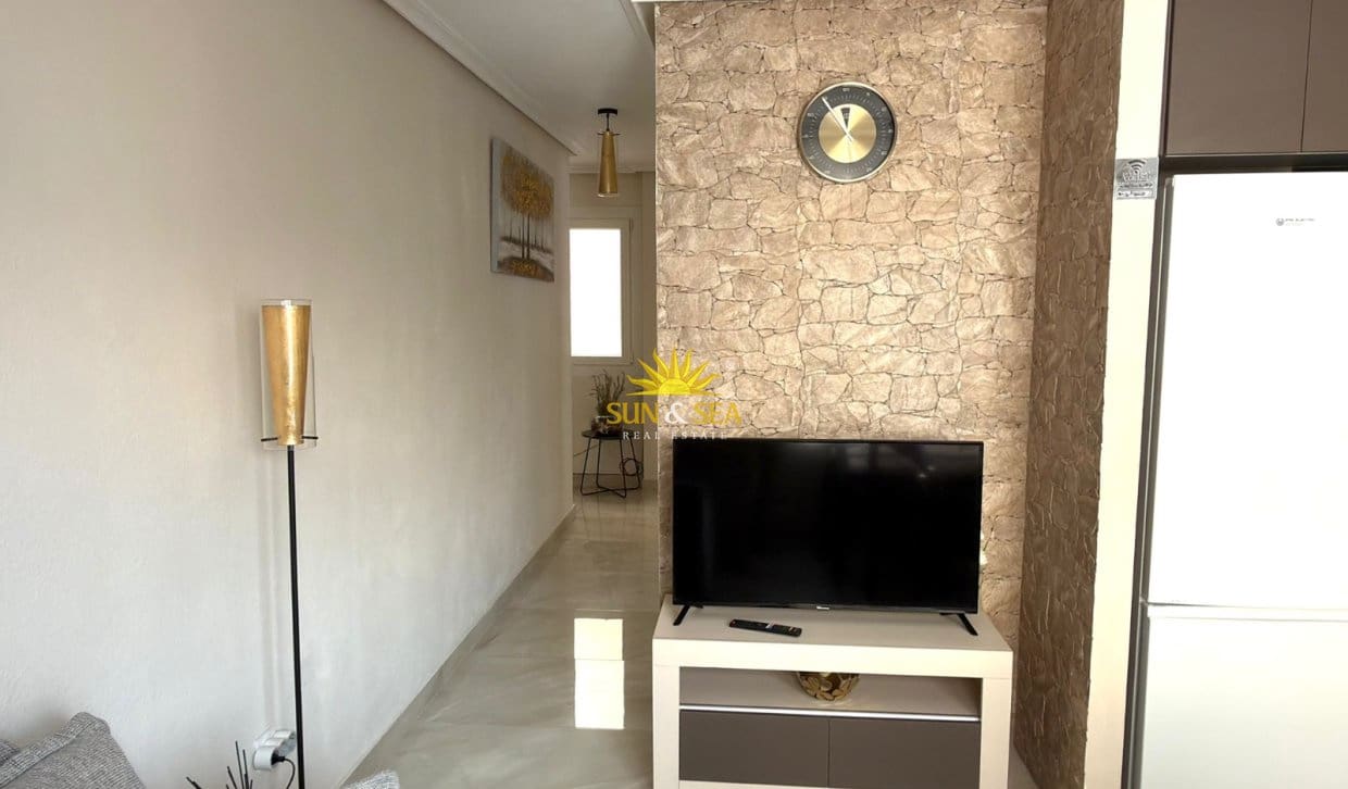 2 Zimmer Apartment zu vermieten in Torrevieja mit Garage - 950 € (Ref: 9834046)