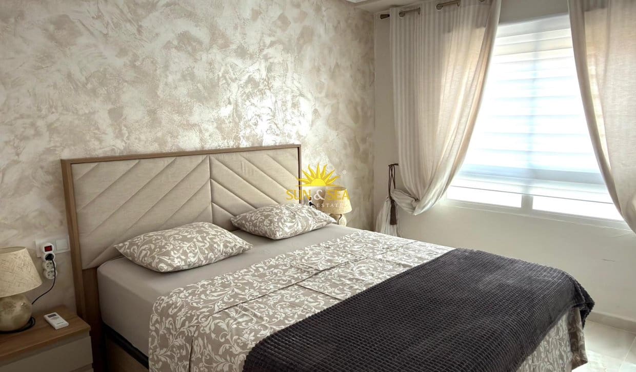 2 Zimmer Apartment zu vermieten in Torrevieja mit Garage - 950 € (Ref: 9834046)