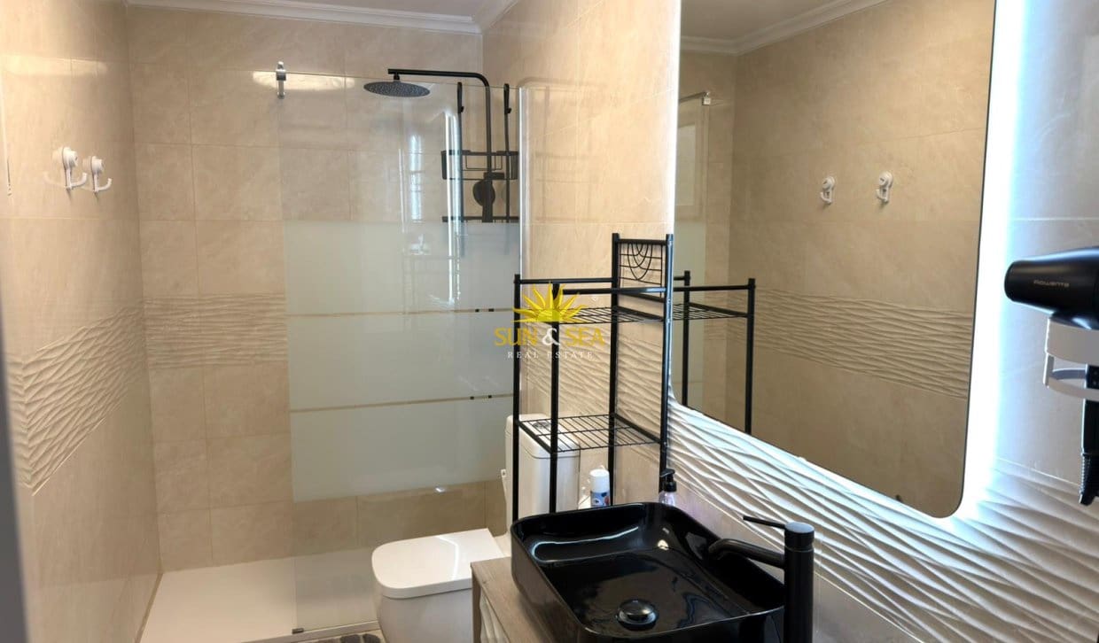 2 Zimmer Apartment zu vermieten in Torrevieja mit Garage - 950 € (Ref: 9834046)