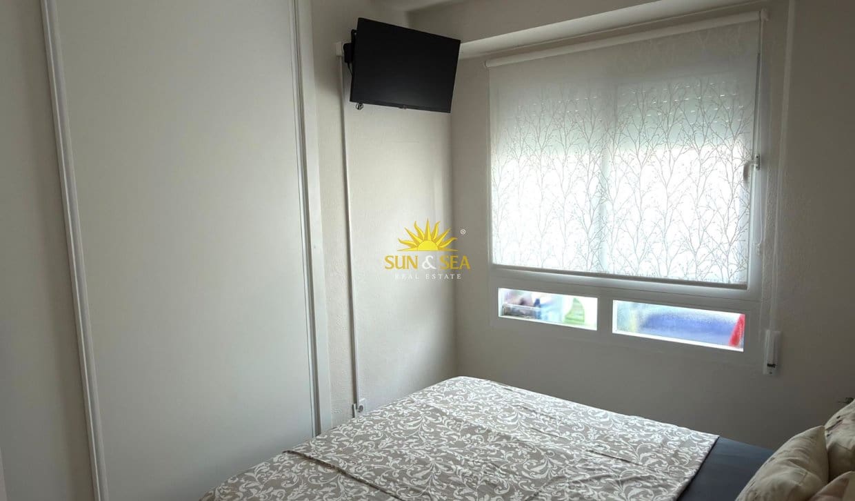 2 Zimmer Apartment zu vermieten in Torrevieja mit Garage - 950 € (Ref: 9834046)