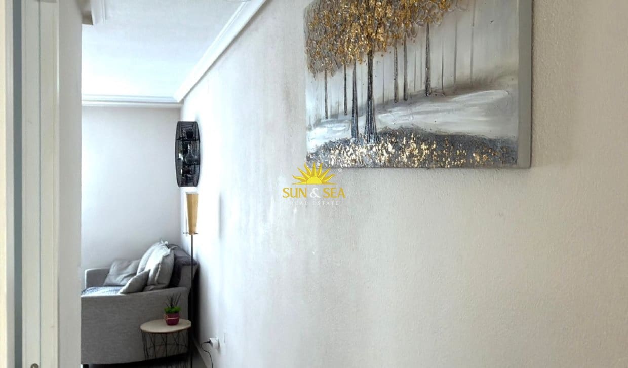 2 Zimmer Apartment zu vermieten in Torrevieja mit Garage - 950 € (Ref: 9834046)