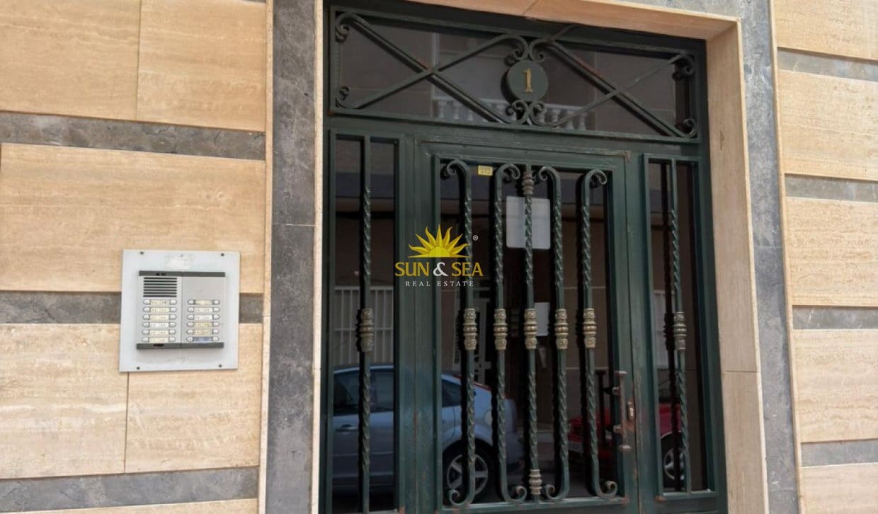 2 Zimmer Apartment zu vermieten in Torrevieja mit Garage - 950 € (Ref: 9834046)